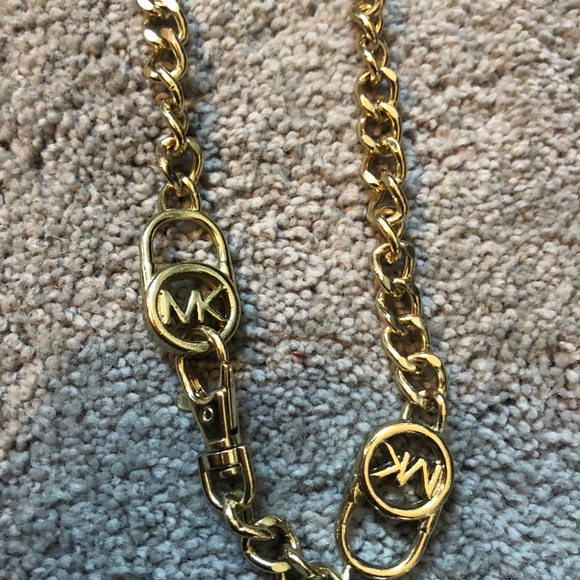 Michael Kors
Hamilton Lock Chain Belt - Picture 3 of 3